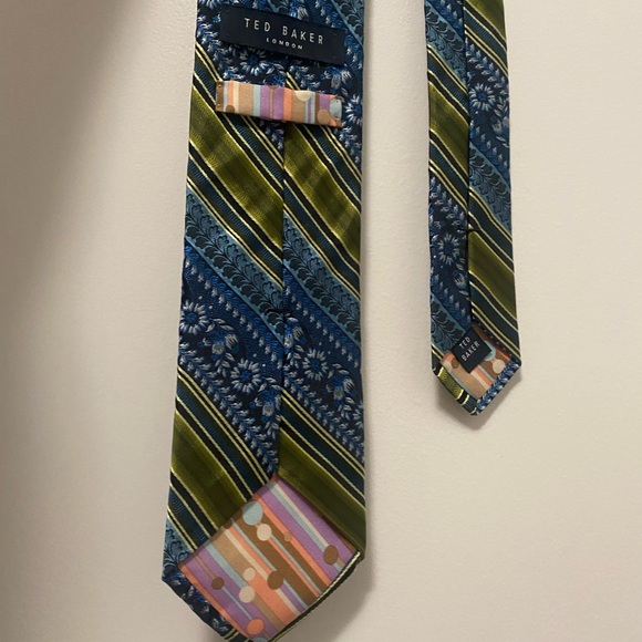 Ted Baker 100% silk tie - Picture 2 of 3